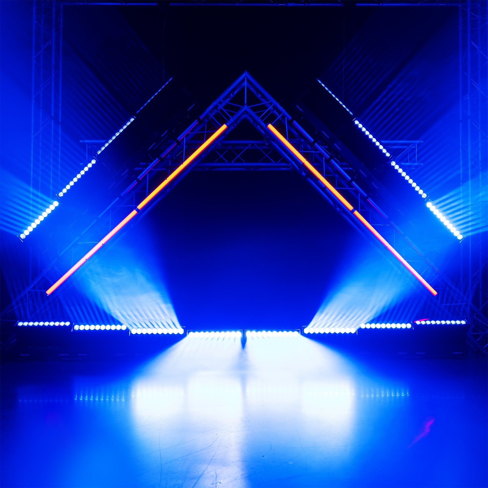 BeamZ LMB1040IP Ārtelpu kustīgais Led prožektors ar ZOOM funkciju