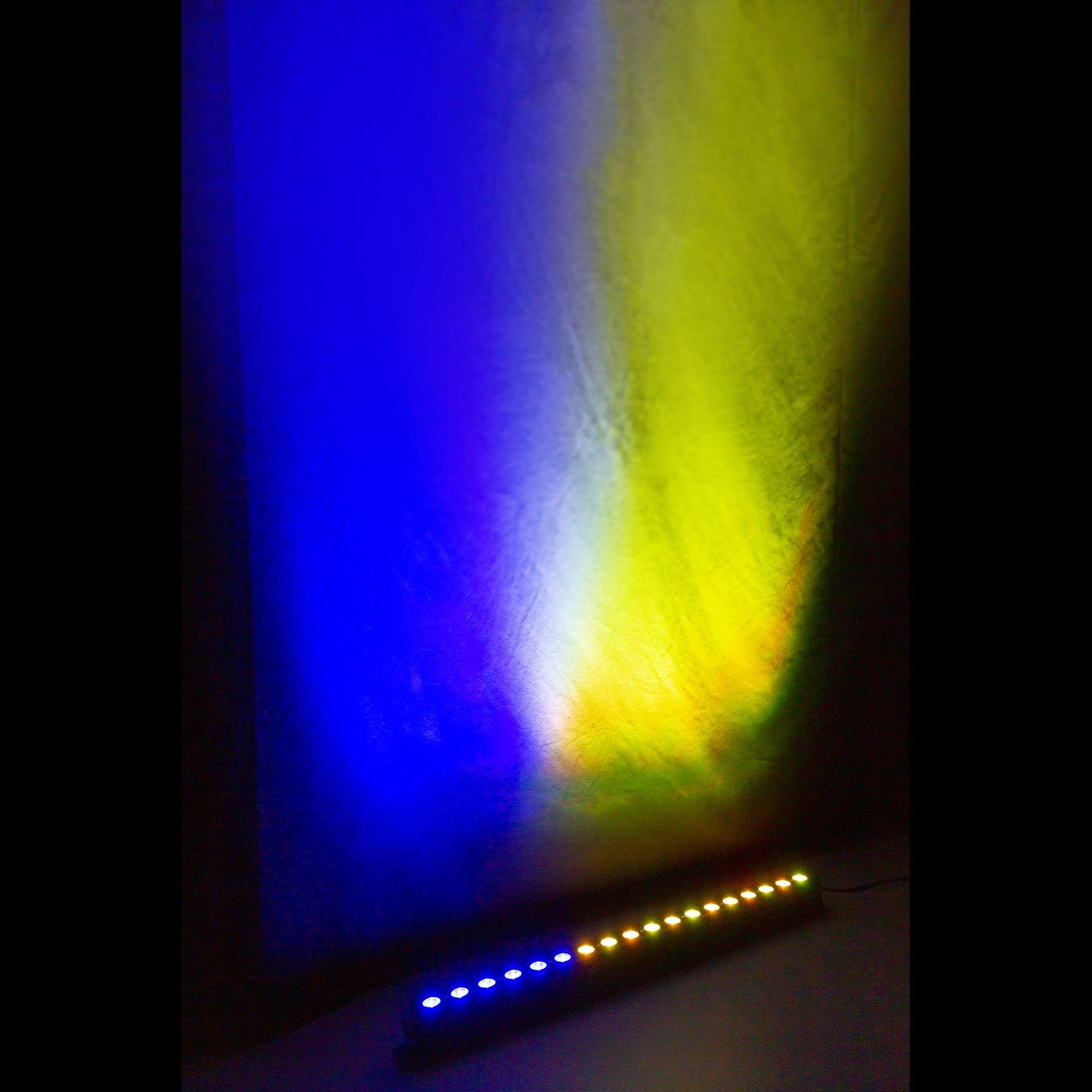 BeamZ LCB183 LED Bar 18x 3W RGB
