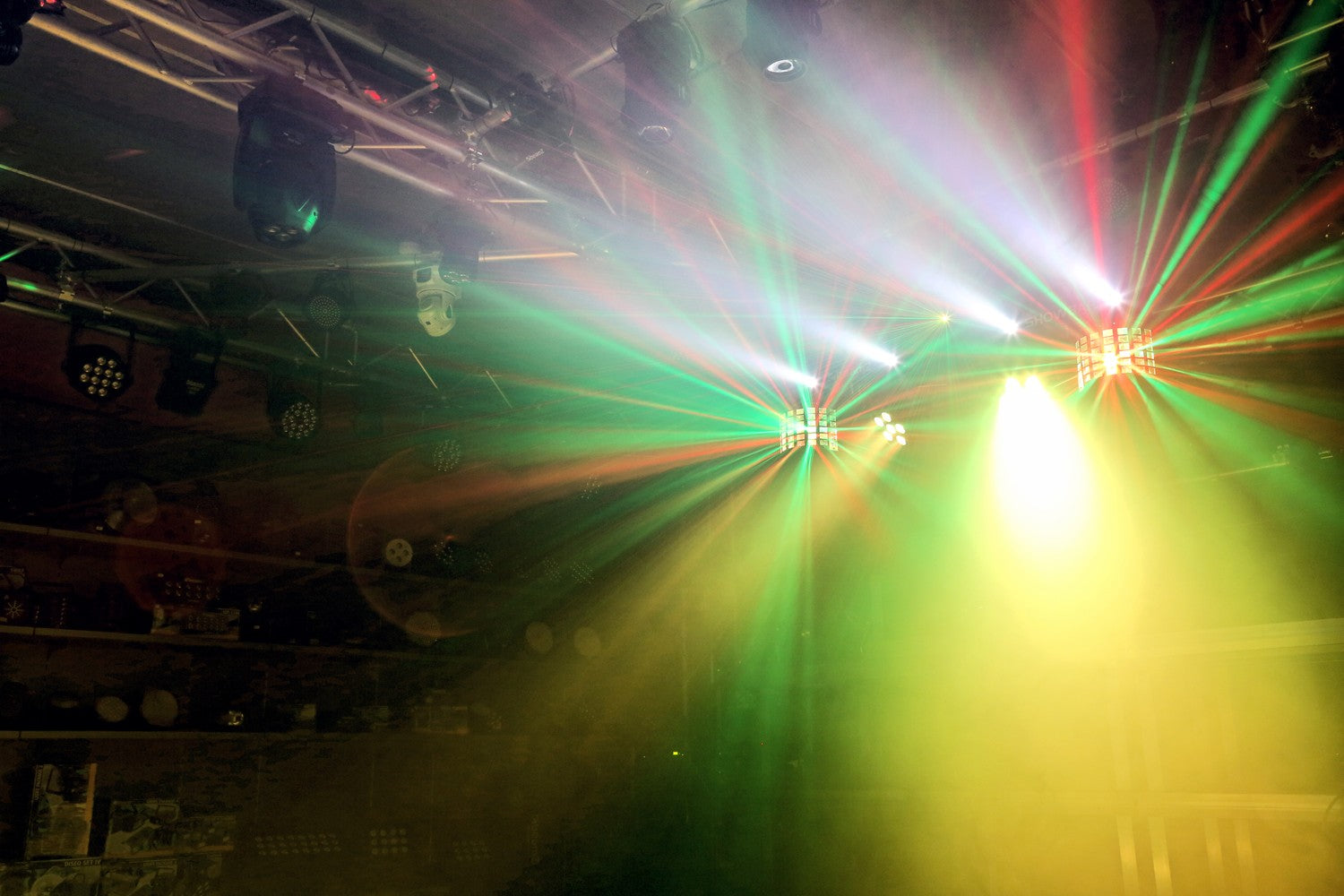 BeamZ SHOWBAR ar PAR, Butterfly, Lāzeru un Strobe efektiem