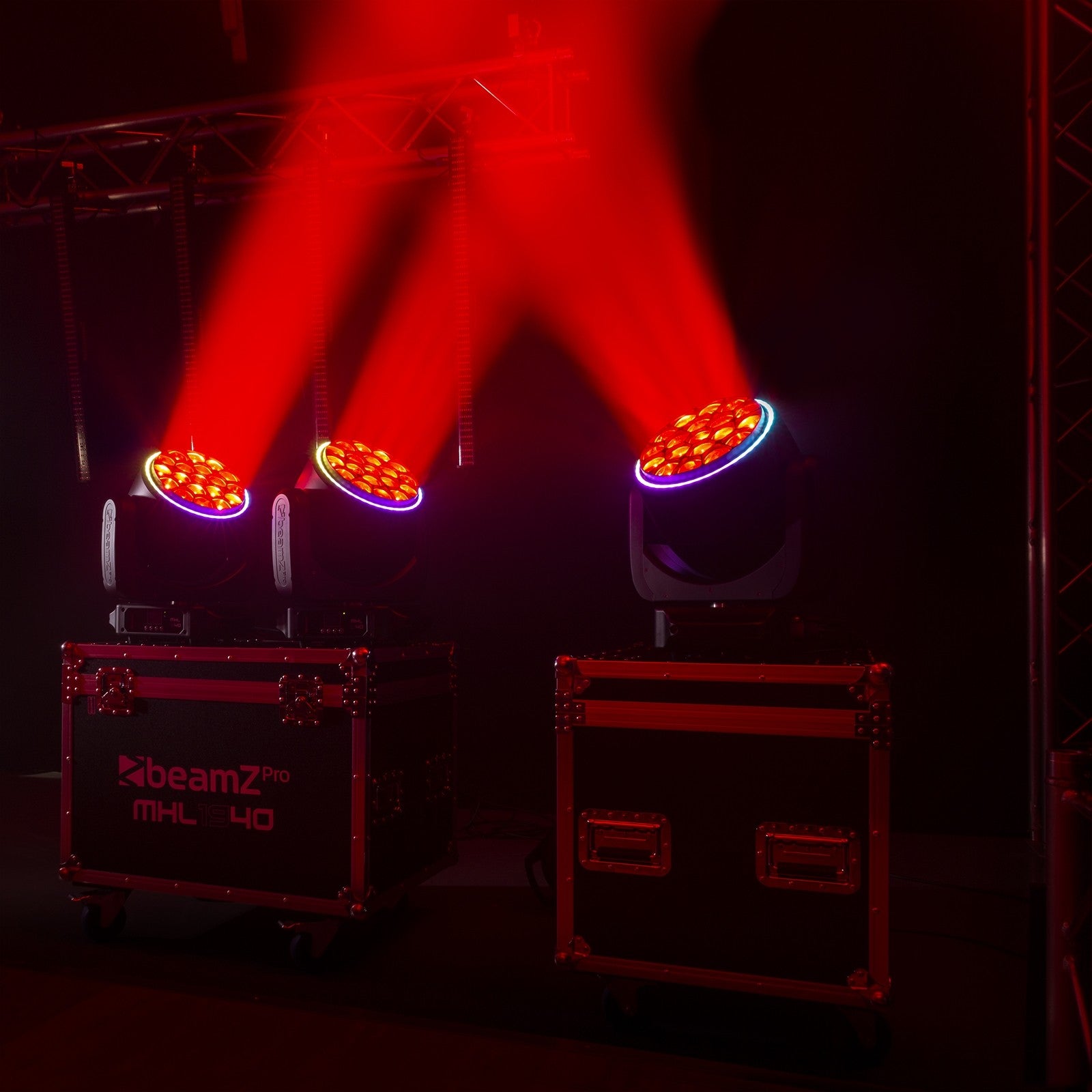 BeamZ MHL1940 LED Bee Eye 2gb kustīgās galvas ar Zoom transportkastē
