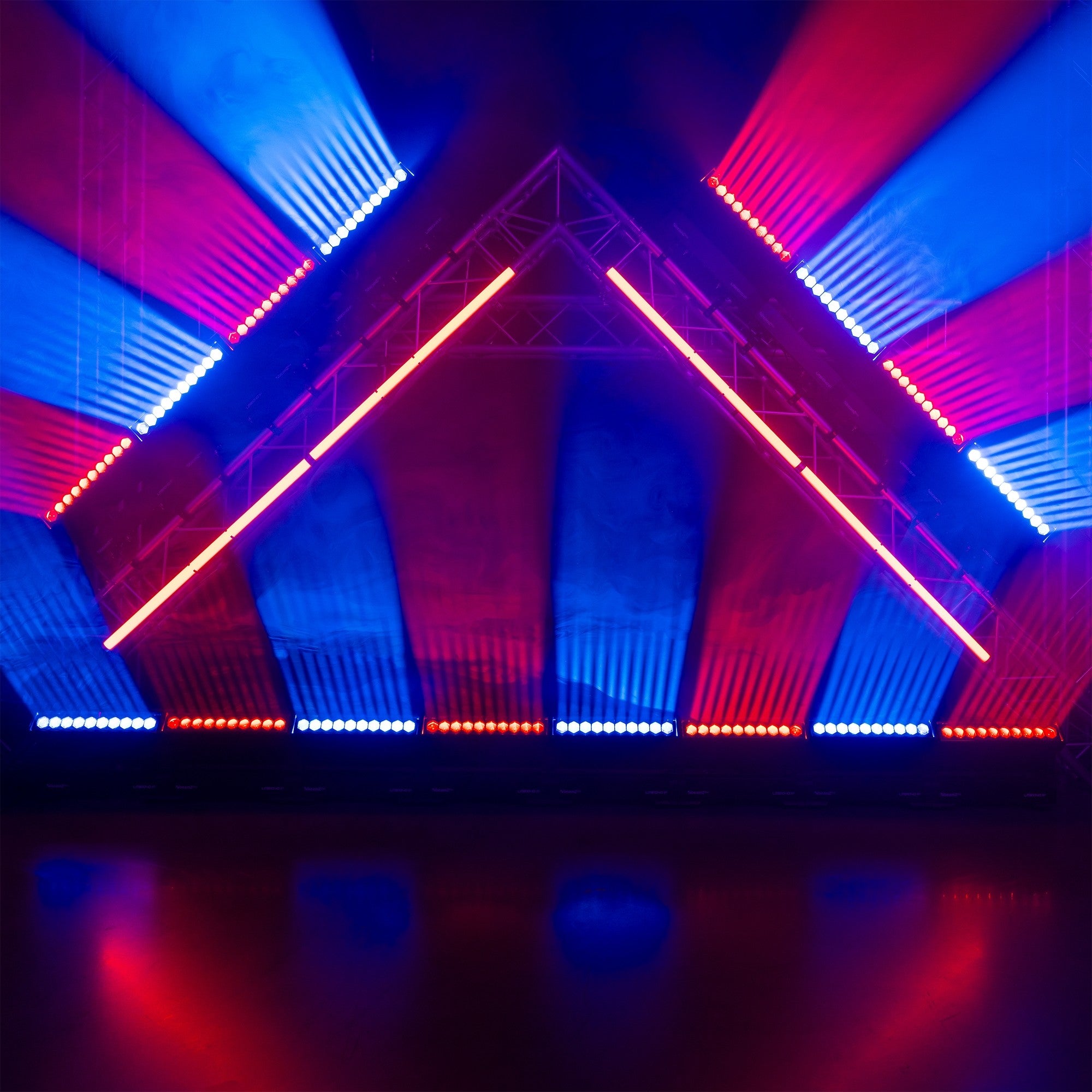 BeamZ LMB1040IP Ārtelpu kustīgais Led prožektors ar ZOOM funkciju