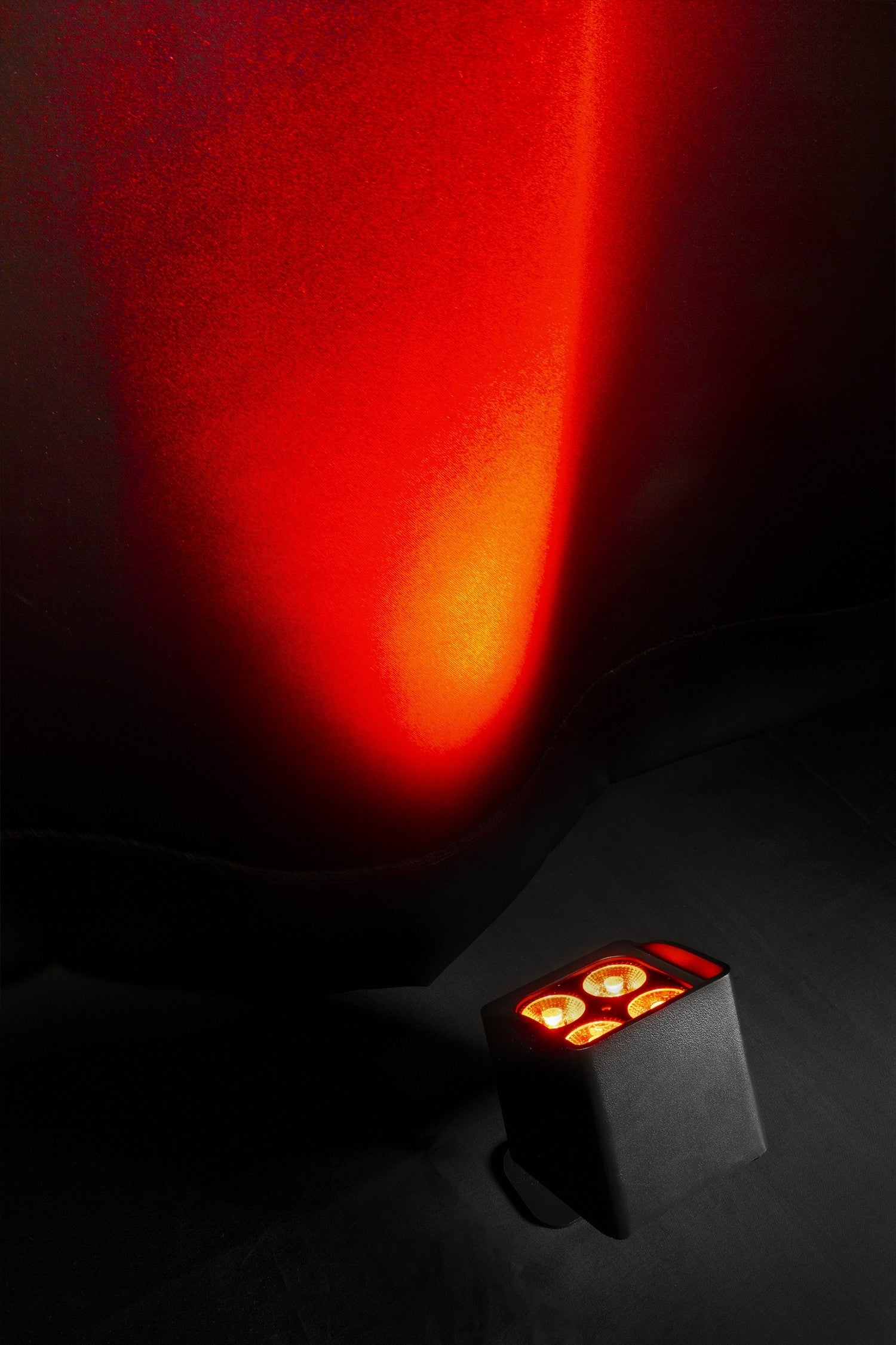 BeamZ BBP44 Mini Battery Uplight 4x 4W ārtelpu gaismeklis