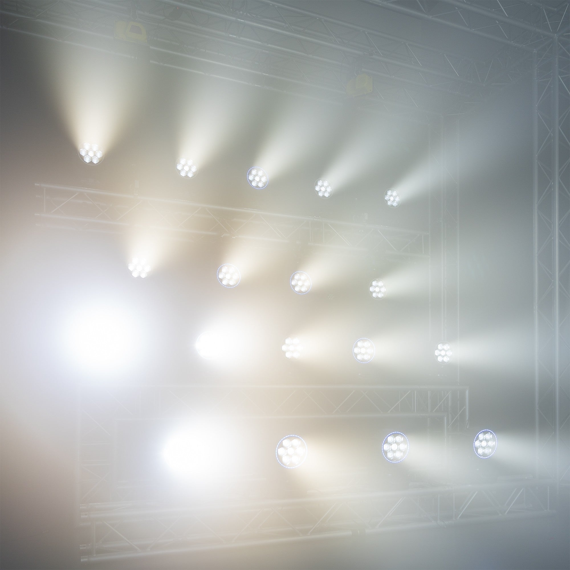 BeamZ MHL760 LED Bee Eye Kustīgā galva ar Zoom