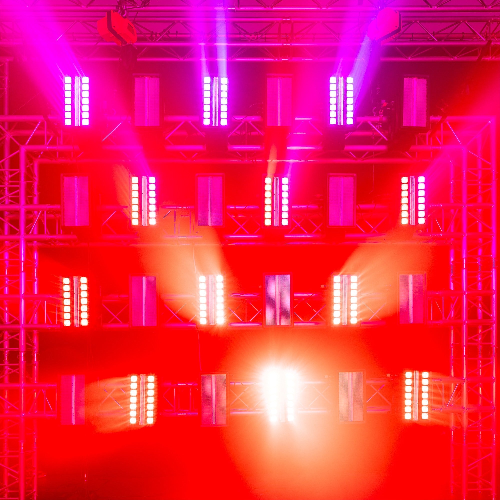 BeamZ NUKE1 Motorizēts ārtelpu Strobe/Beam