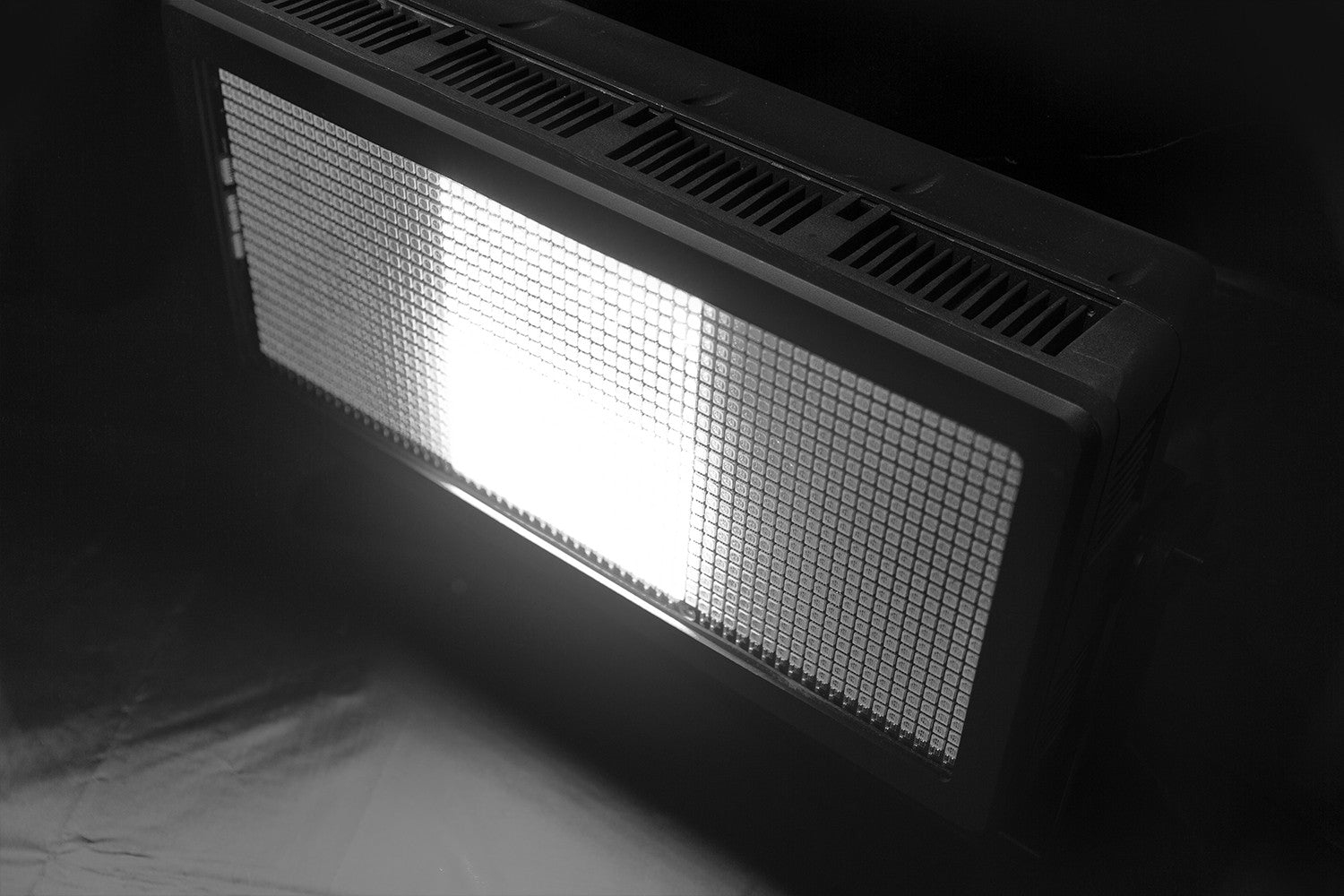 BeamZ BS1500W Stroboskops LED CW IP65