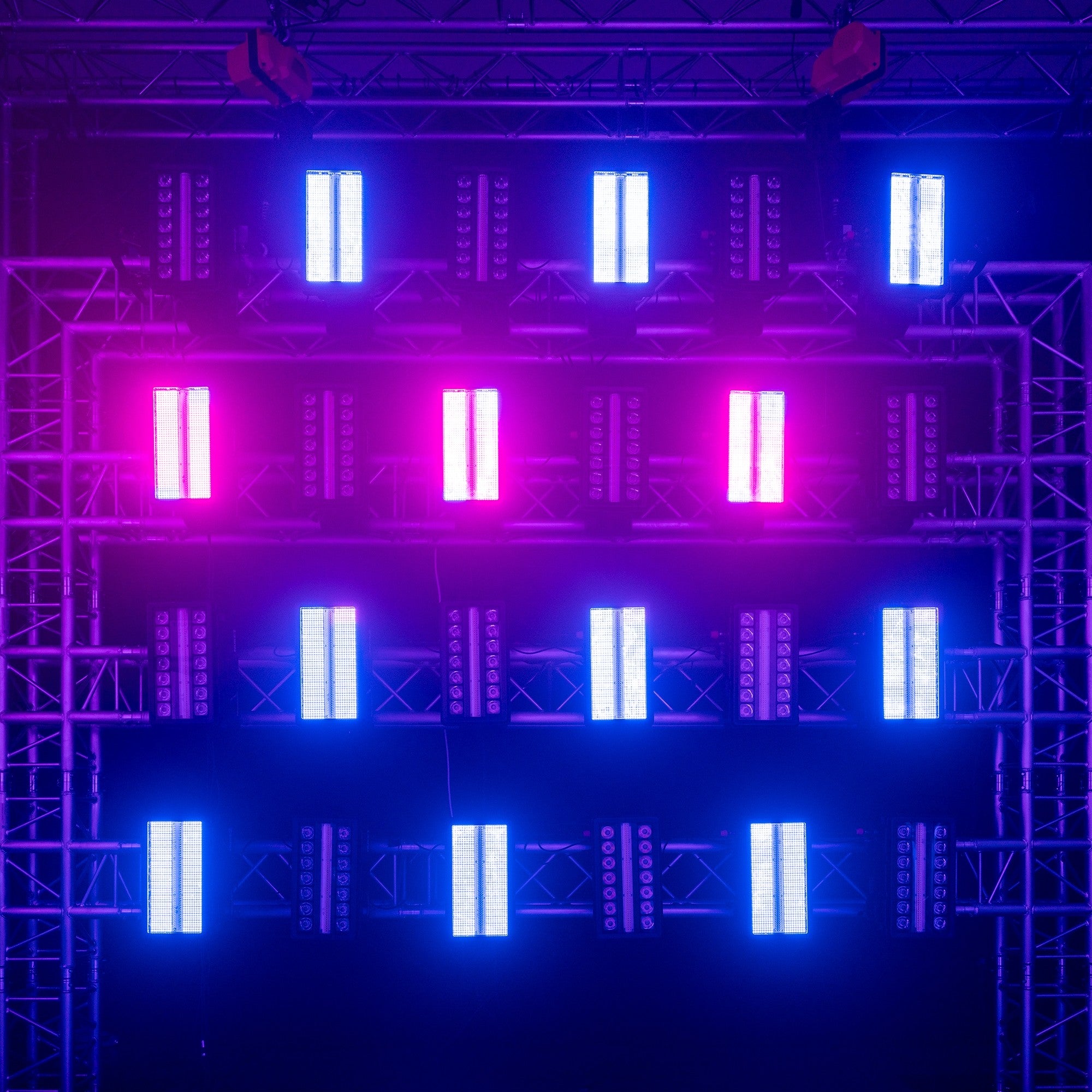 BeamZ NUKE2 Motorizēts ārtelpu Strobe/Wash prožektors