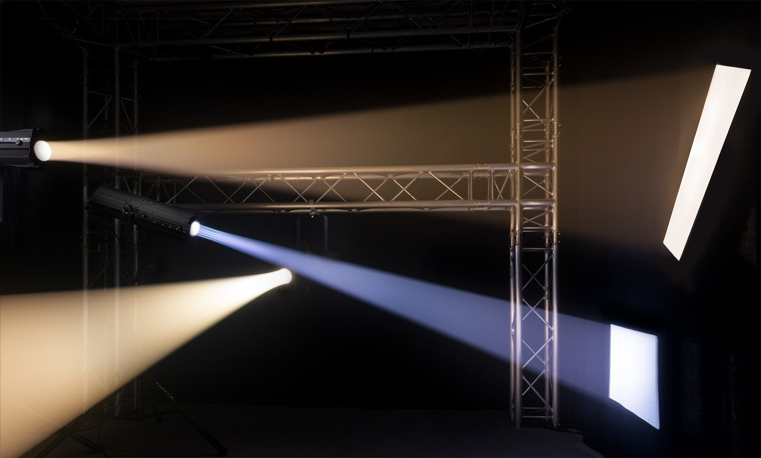 BeamZ BTS300Z LED Profile Spot Zoom 300W Warm White prožektors