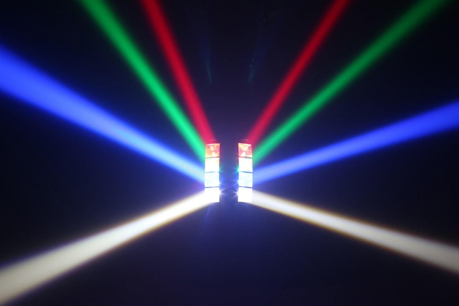 BeamZ MHL820 Double Helix 8x 3W RGBW LEDs DMX efektgaisma