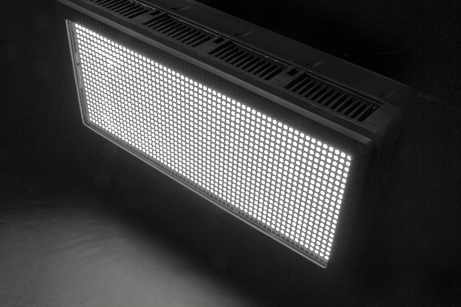 BeamZ BS1500W Stroboskops LED CW IP65