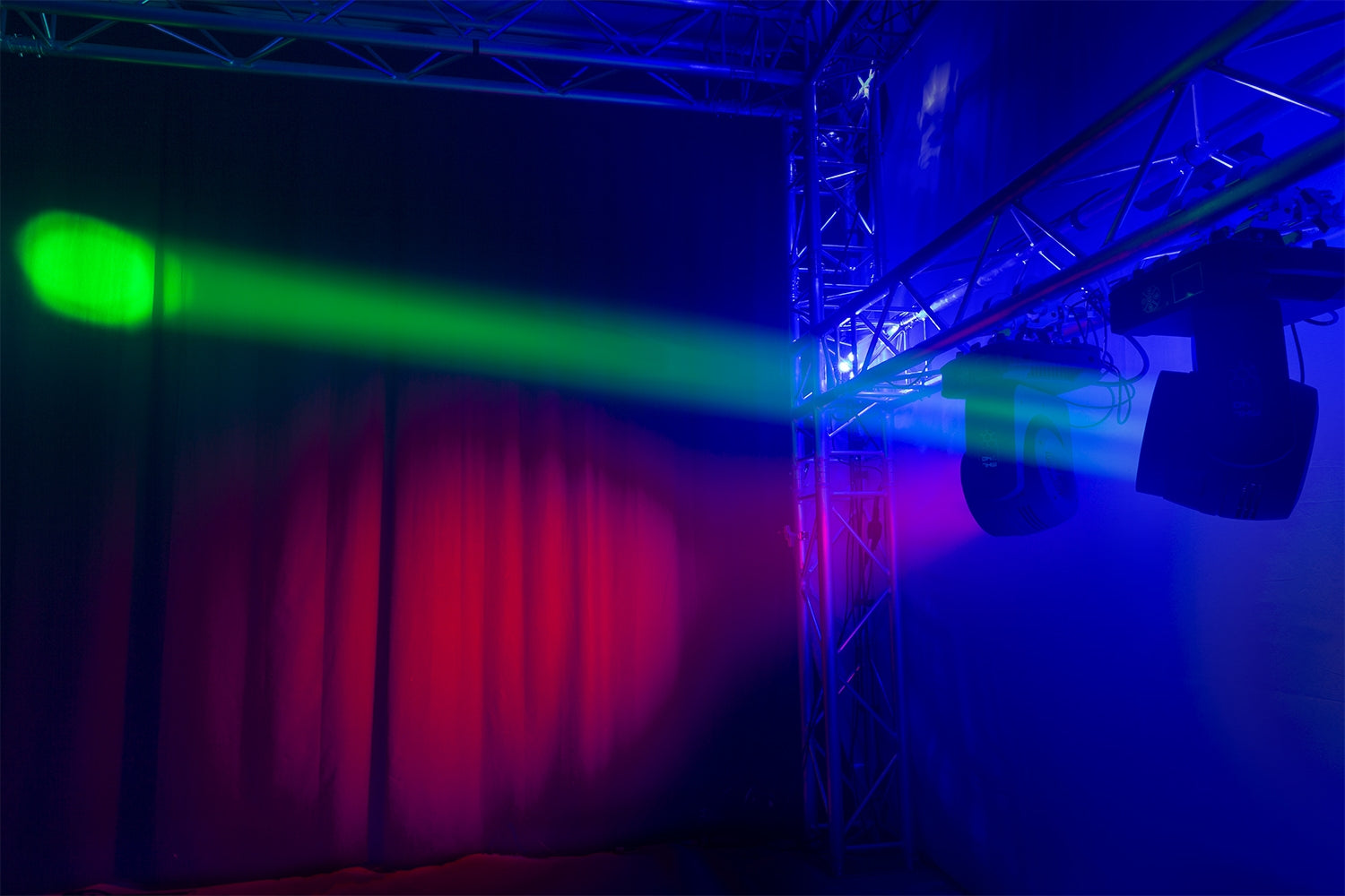 BeamZ MHL740 LED Moving Head Zoom 7x40W kustīgā galva