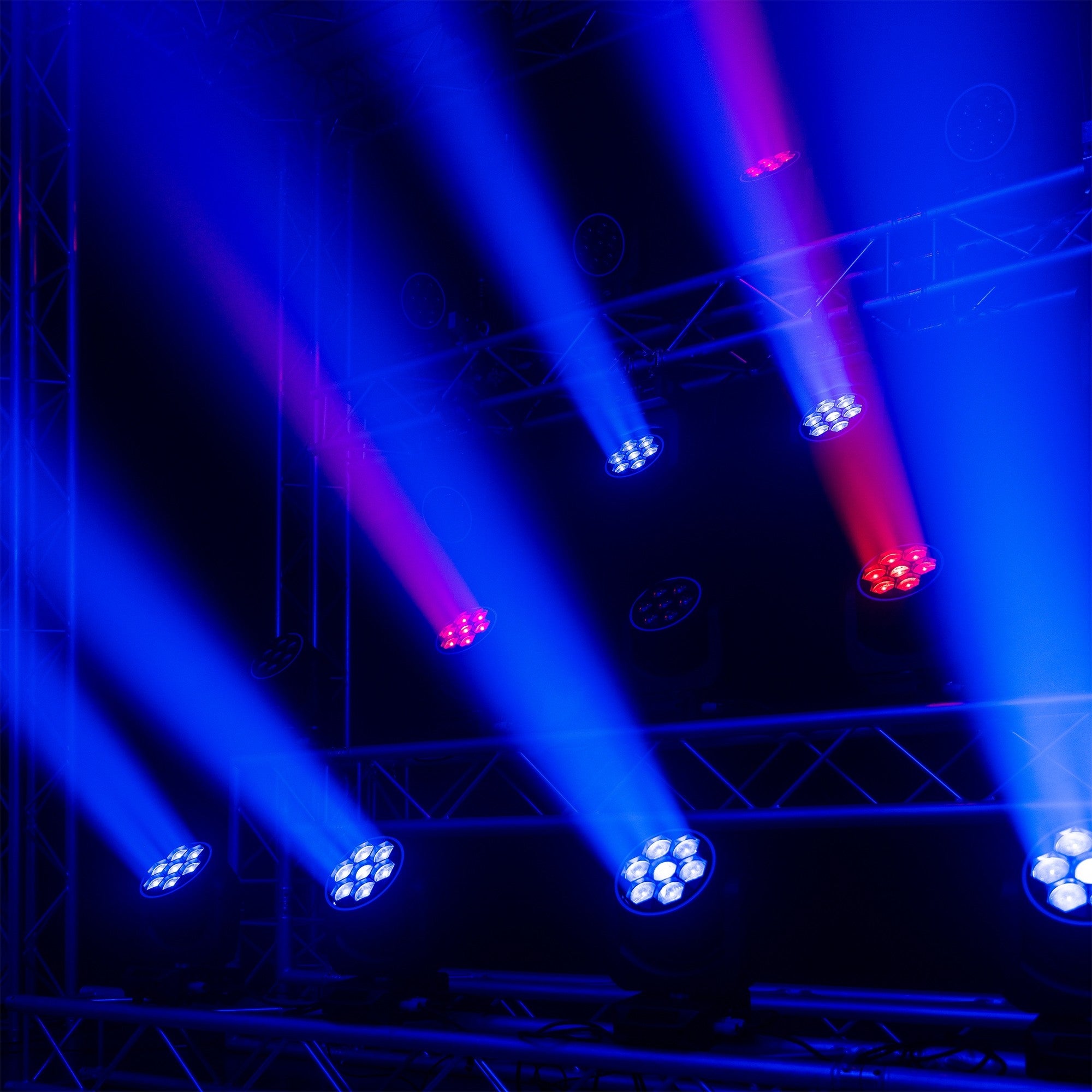 BeamZ MHL760 LED Bee Eye Kustīgā galva ar Zoom