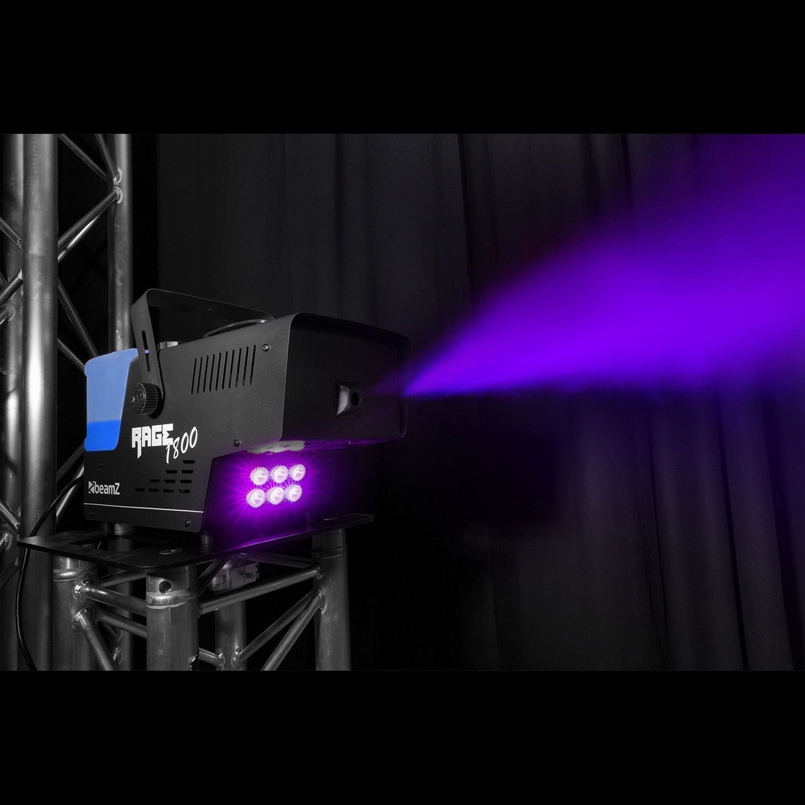 BeamZ Rage 1800LED dūmu mašīna ar laika kontrolieri