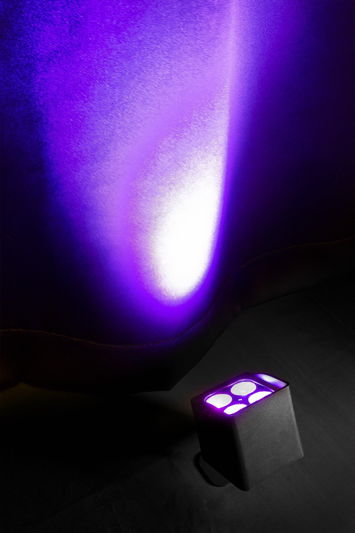 BeamZ BBP44 Mini Battery Uplight 4x 4W ārtelpu gaismeklis