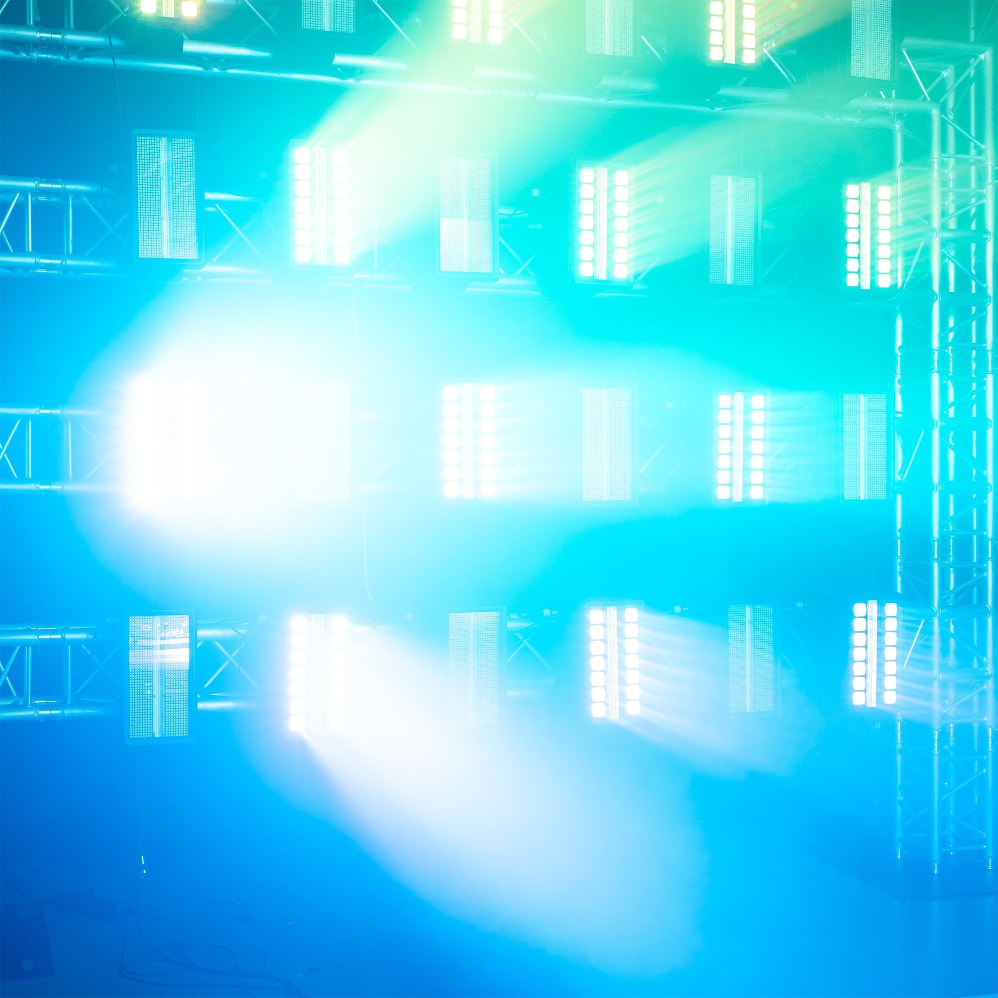 BeamZ NUKE1 Motorizēts ārtelpu Strobe/Beam