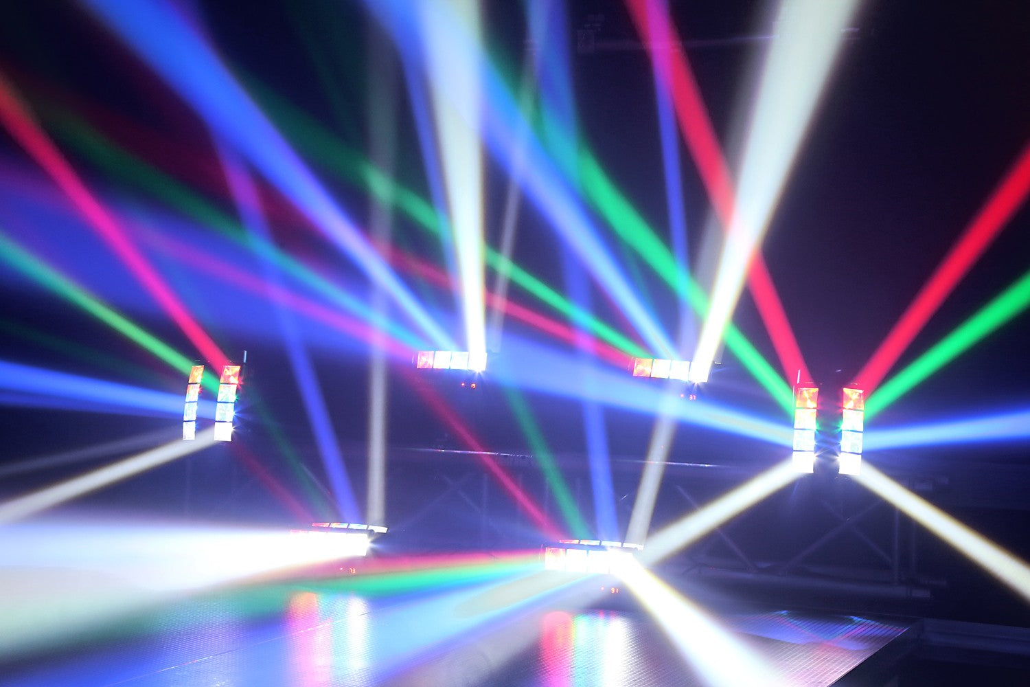 BeamZ MHL820 Double Helix 8x 3W RGBW LEDs DMX efektgaisma