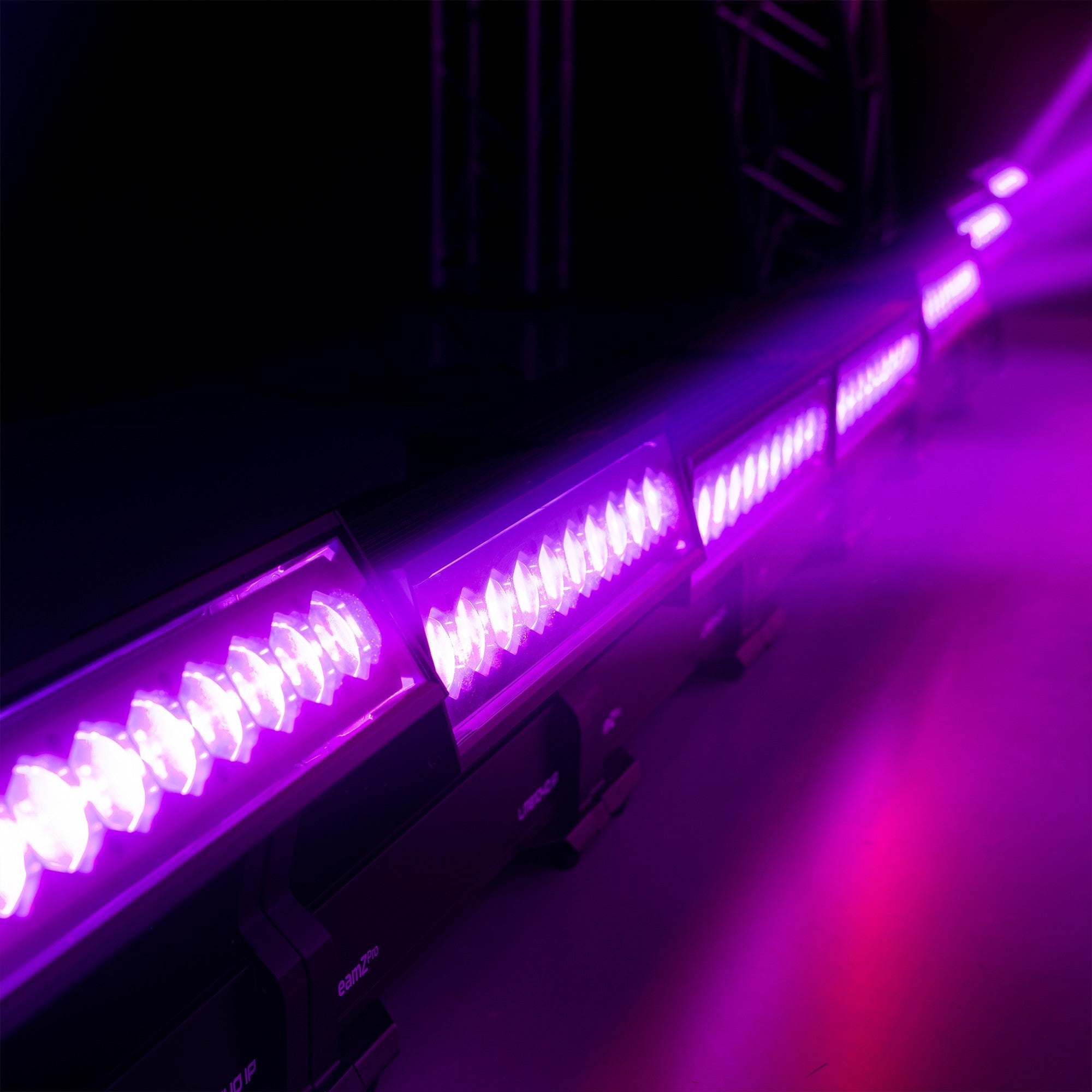 BeamZ LMB1040IP Ārtelpu kustīgais Led prožektors ar ZOOM funkciju