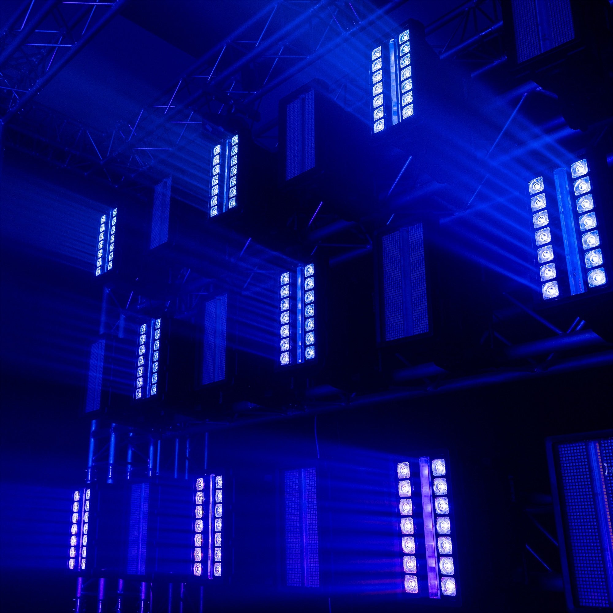 BeamZ NUKE1 Motorizēts ārtelpu Strobe/Beam