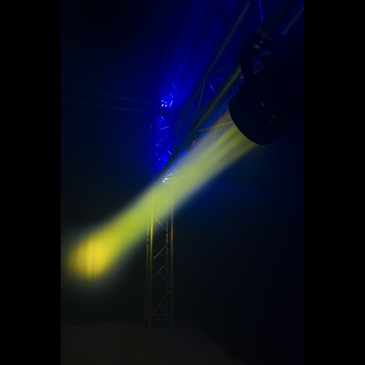 BeamZ BWA550Z Outdoor PRO PAR with Zoom fixture