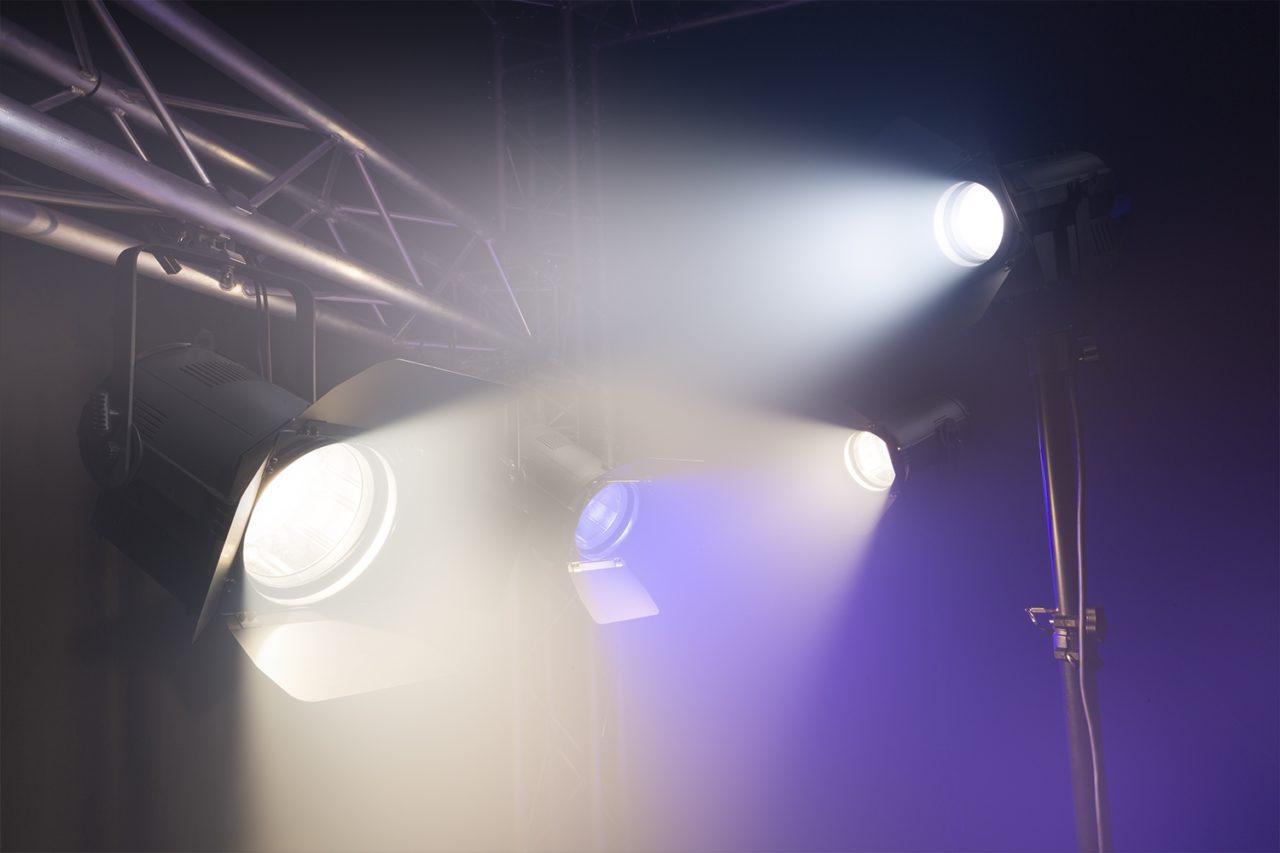 Beamz PRO BTF200CZ Fresnel LED prožektors