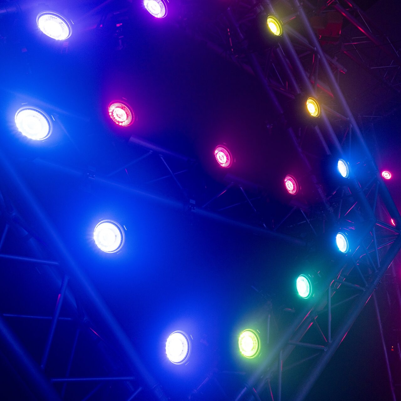 BeamZ NEUTRON-DOT Linkable 60W WW + RGB Fixture