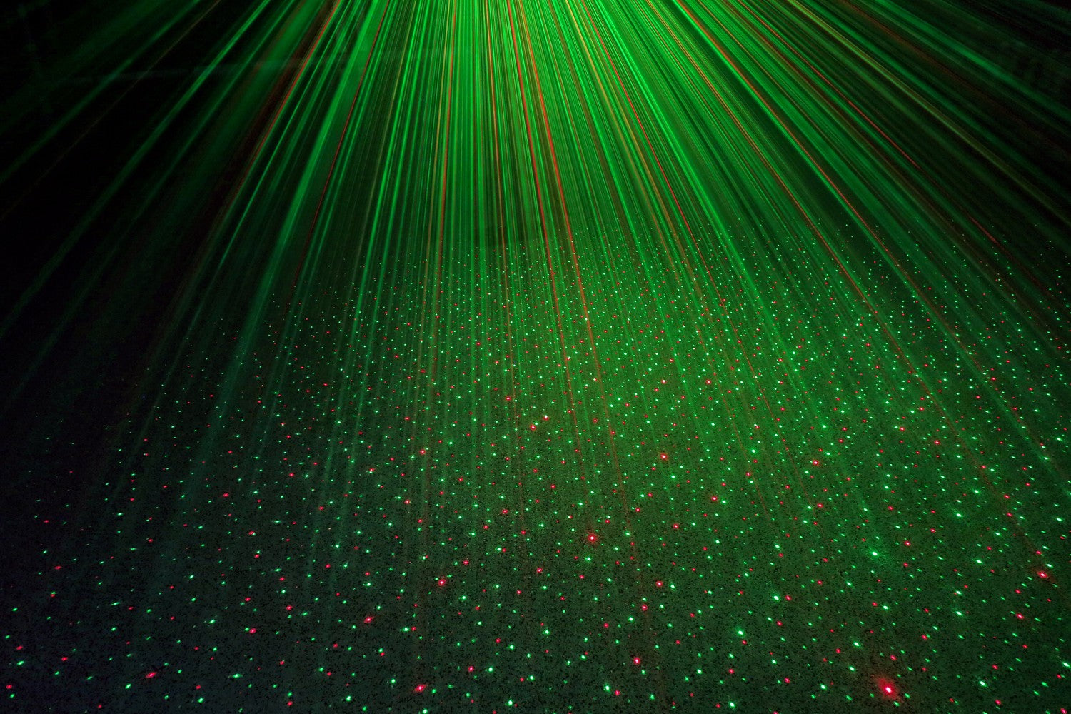 BeamZ SHOWBAR ar PAR, Butterfly, Lāzeru un Strobe efektiem