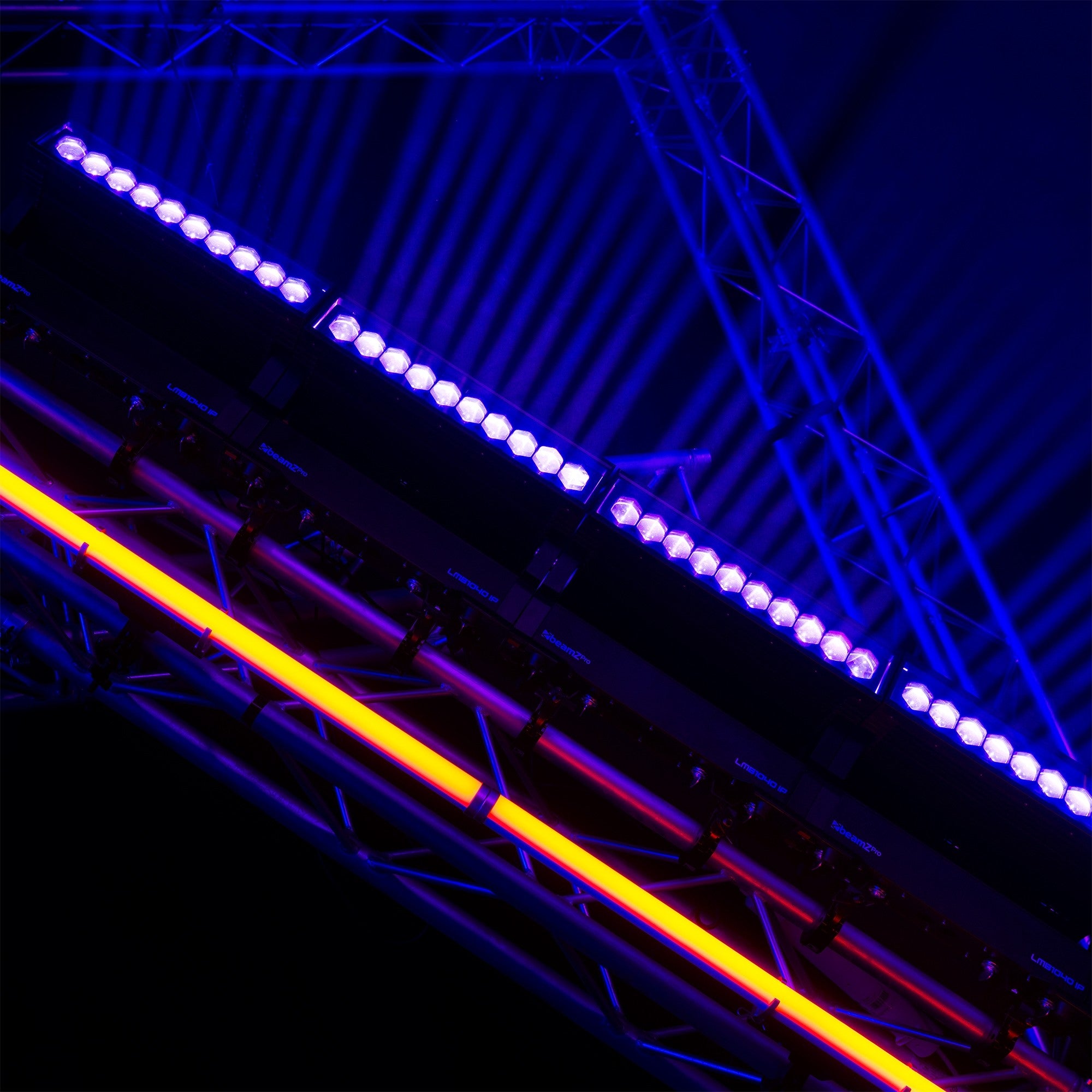 BeamZ LMB1040IP Ārtelpu kustīgais Led prožektors ar ZOOM funkciju