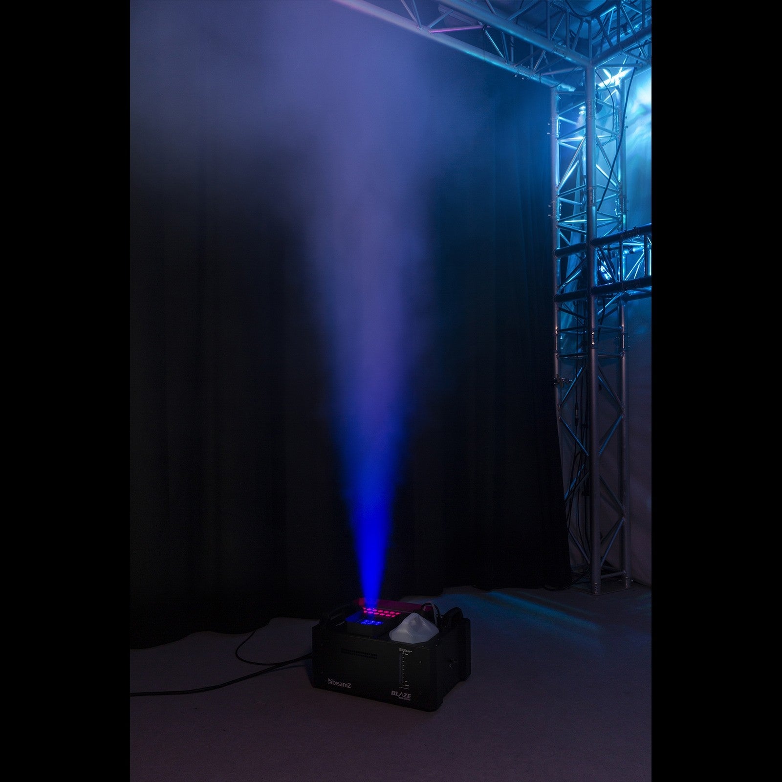 BeamZ BLAZE2200 Vertical Fogger dūmu mašīna