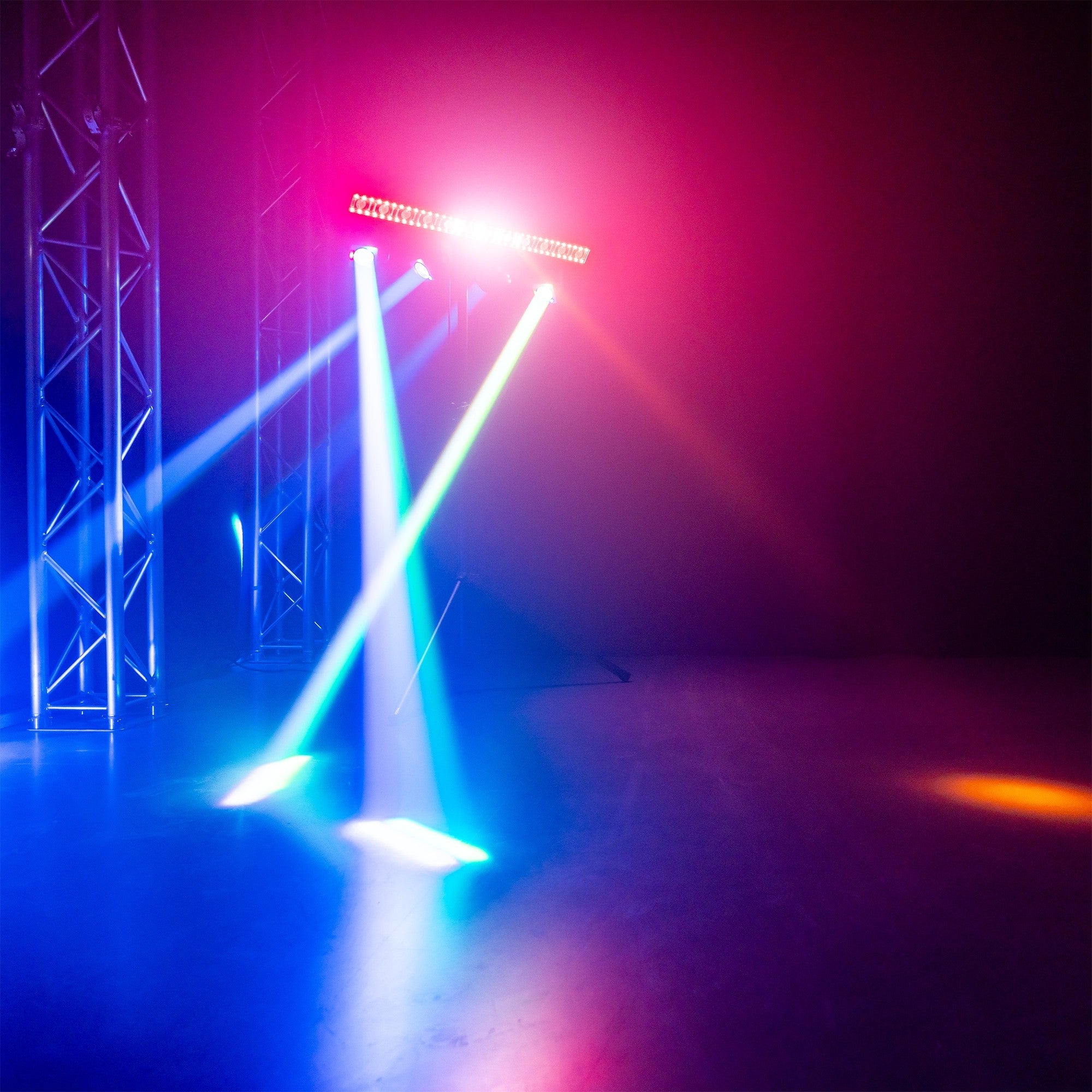 BeamZ ShowBar GO Edge with 4 Moving Heads and LED/Strobe Bar