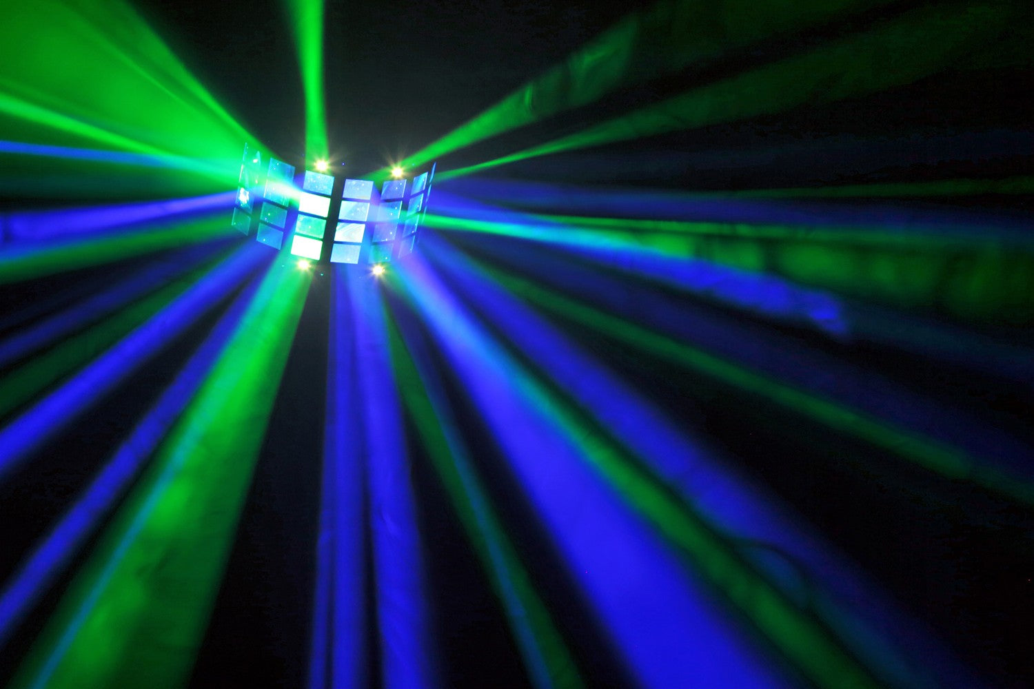 BeamZ LED Butterfly ar Strobe efektu gaisma