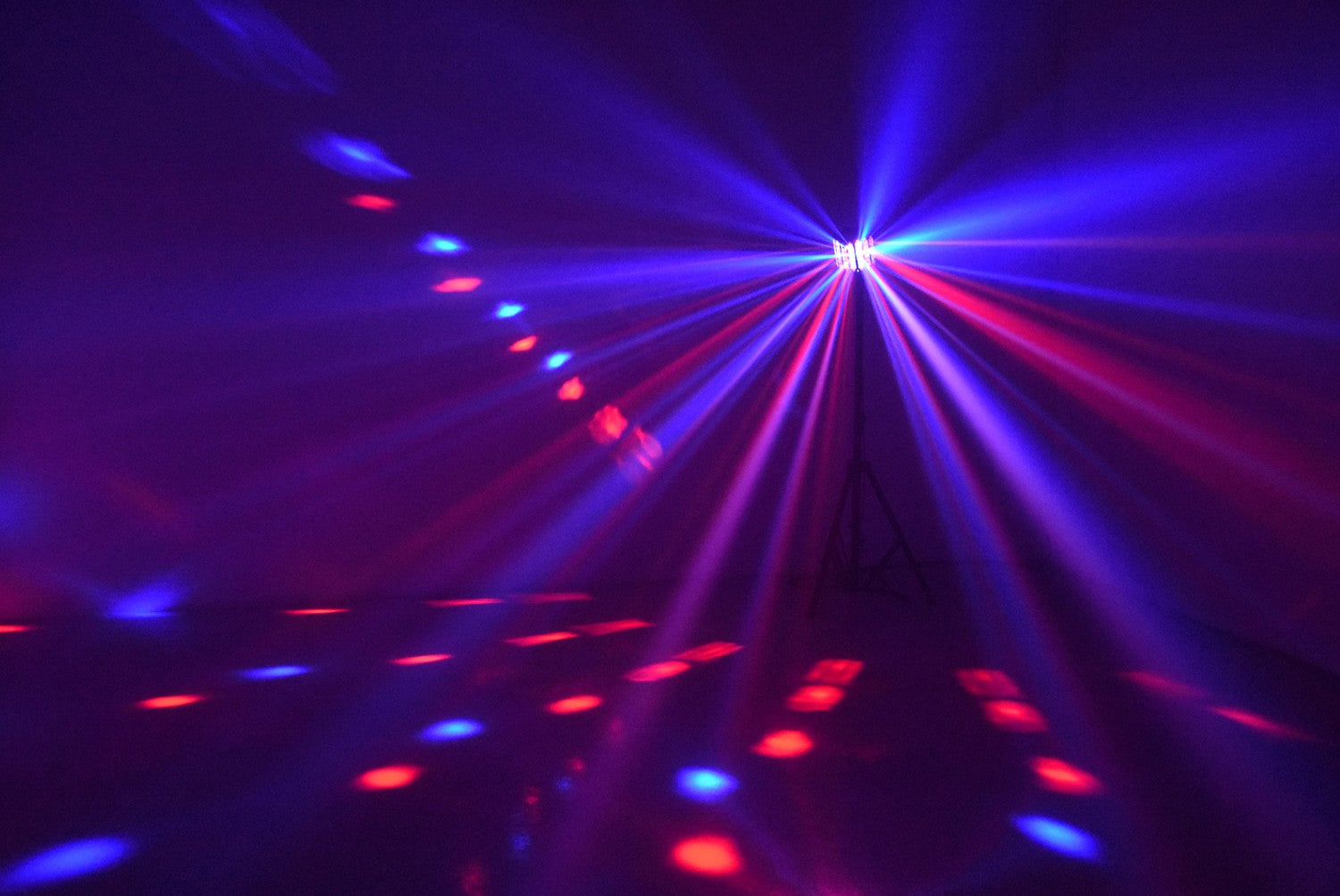 BeamZ Radical II LED Derby ar Lāzeru RG un Strobe