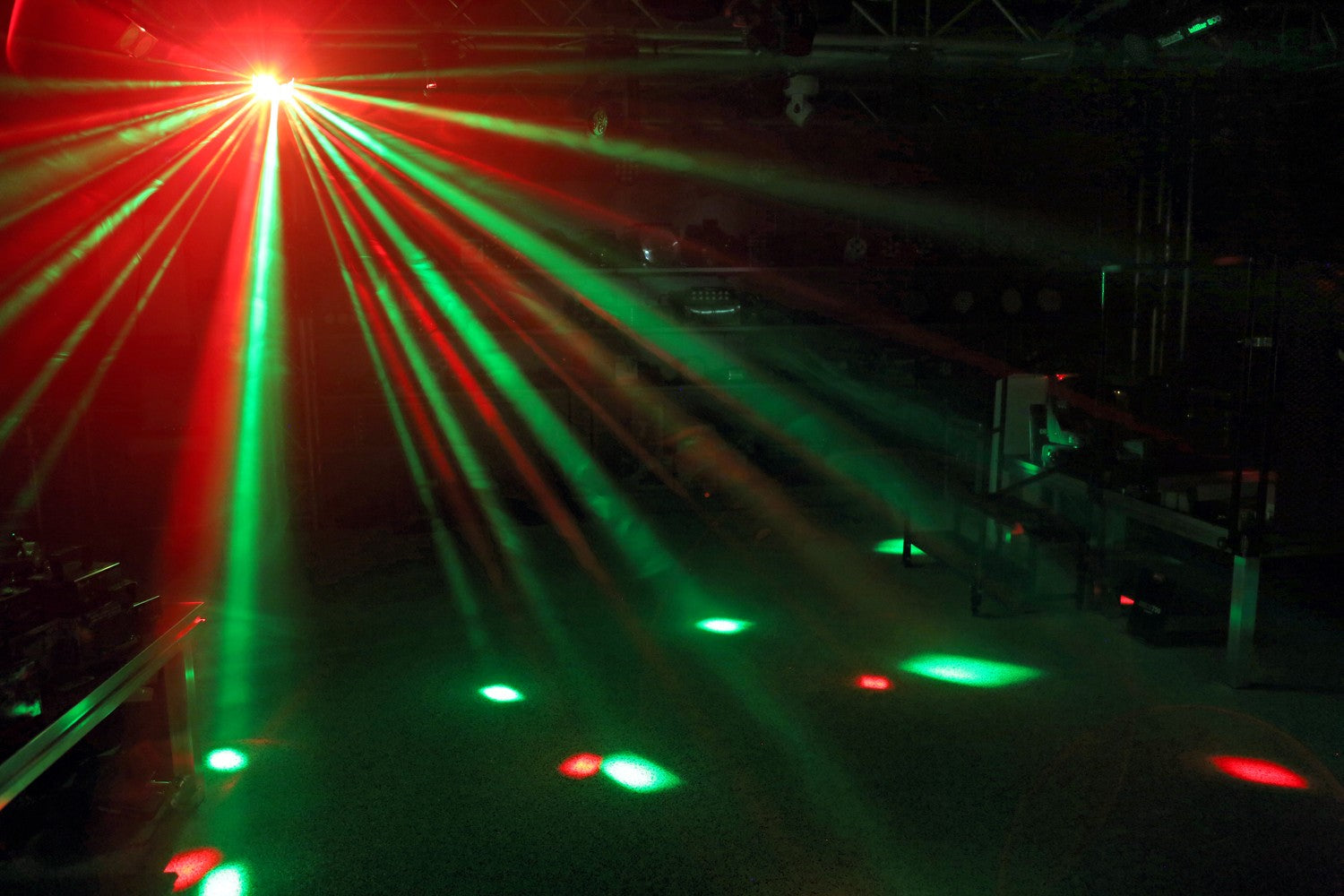 BeamZ LED Butterfly ar Strobe efektu gaisma