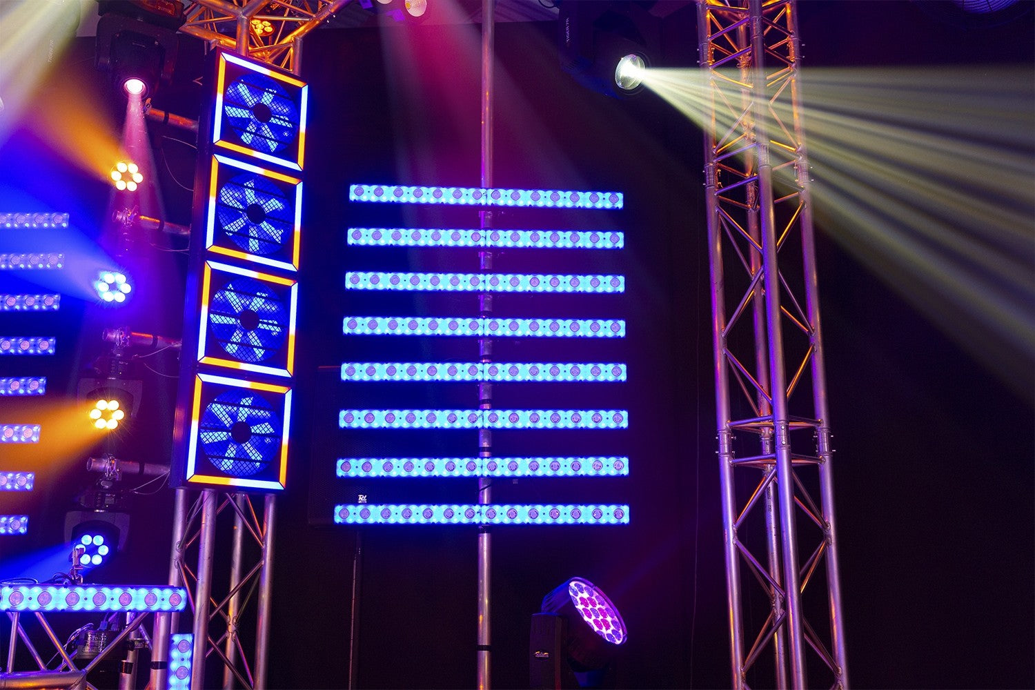 BeamZ LCB14 Hybrid LED BAR WW/RGB Pixel Control prožektors