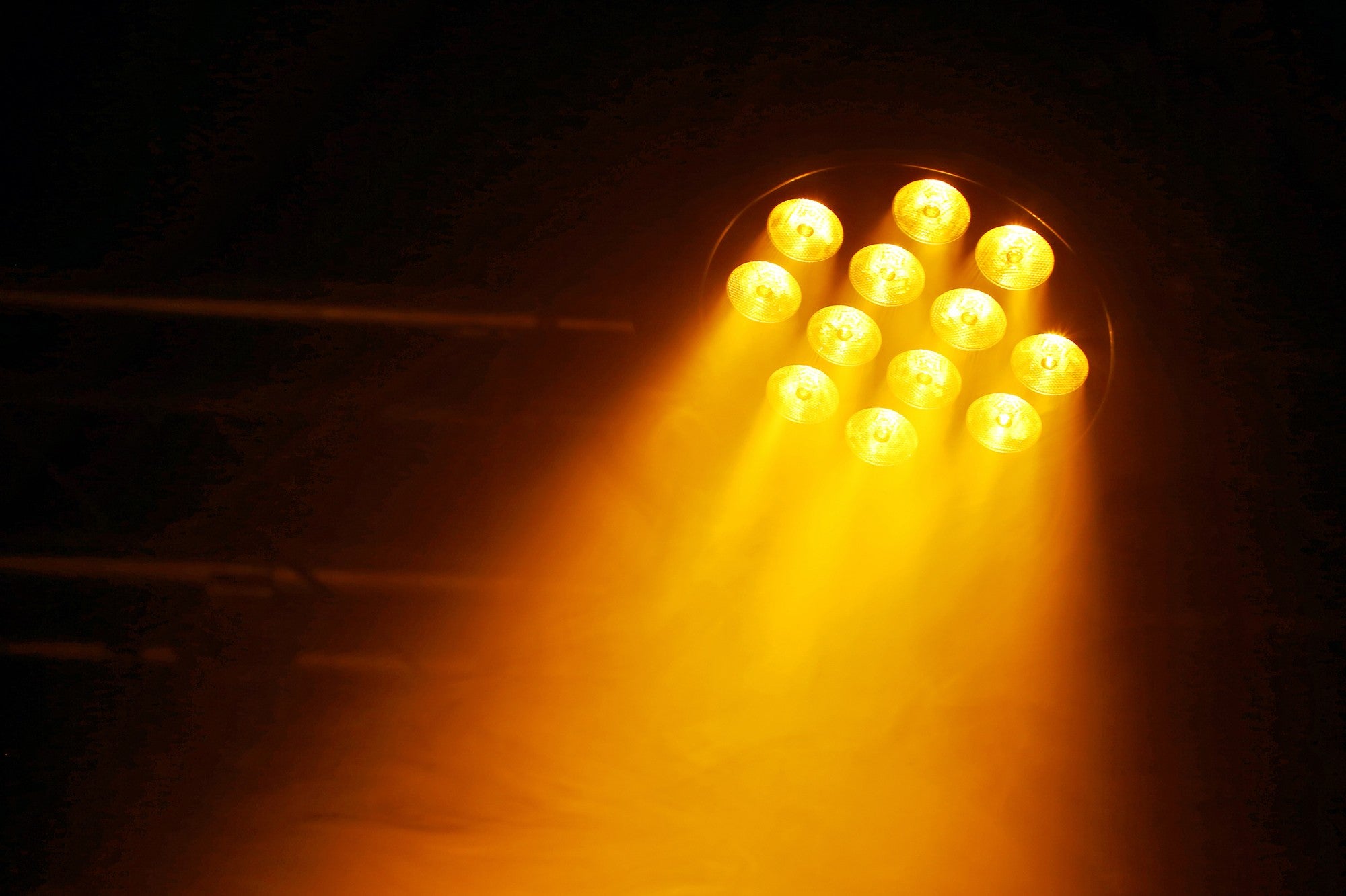 Beamz BT310 Flat PAR 12x 6W 4-in-1 LEDs prožektors