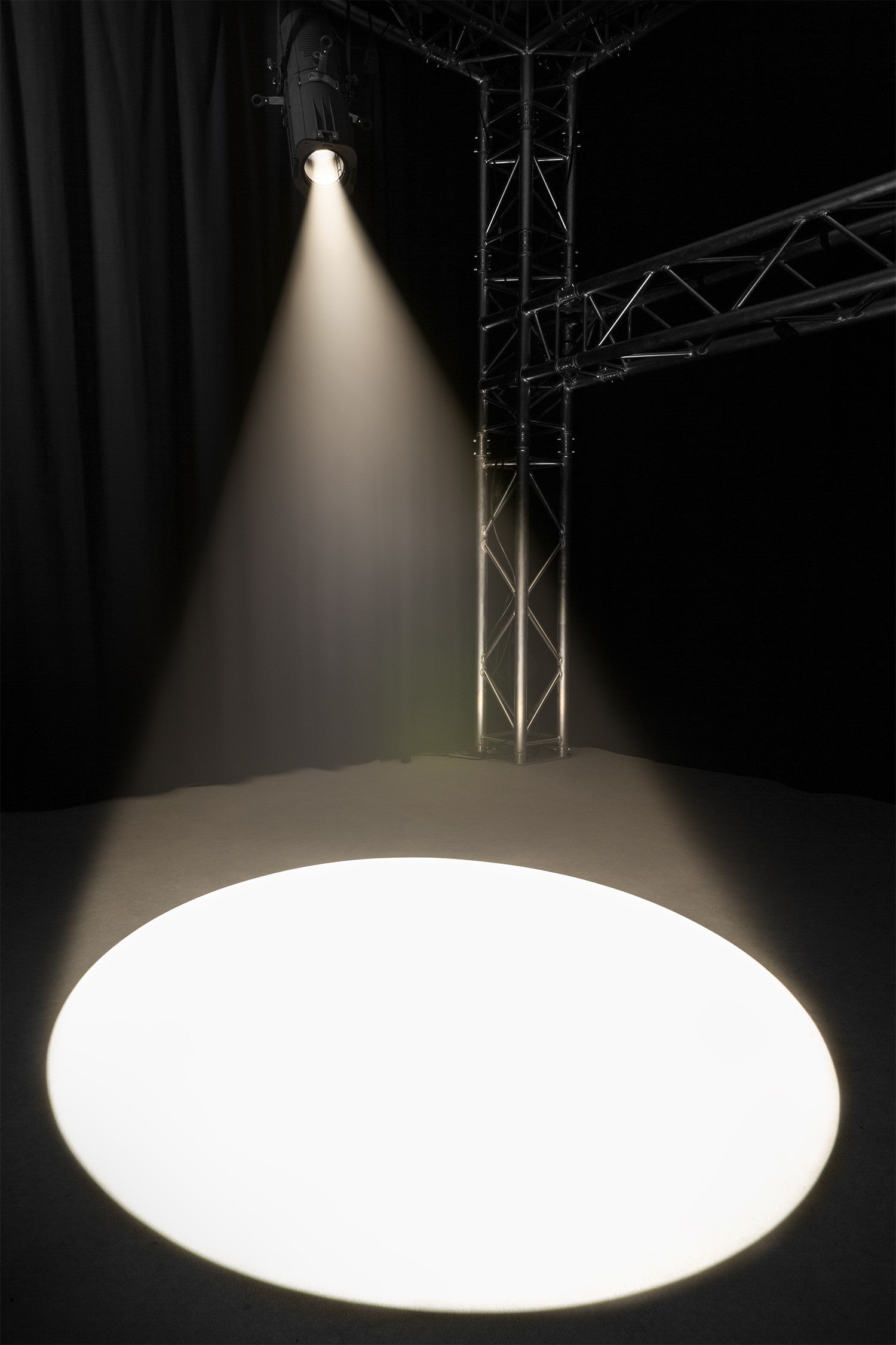 BeamZ BTS300Z LED Profile Spot Zoom 300W Warm White prožektors