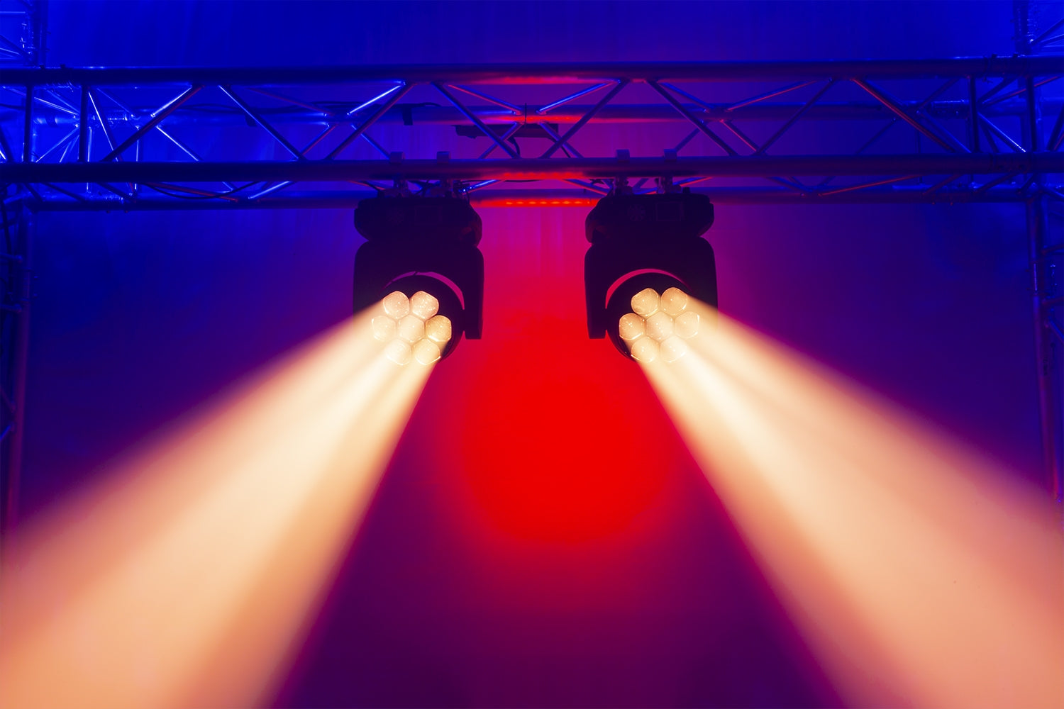 BeamZ MHL740 LED Moving Head Zoom 7x40W kustīgā galva
