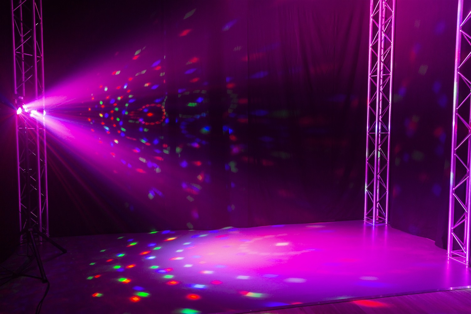 BeamZ PartyBar1 with 2x LED Par and 2x Jellymoon RGBW komplekts ar statīvu