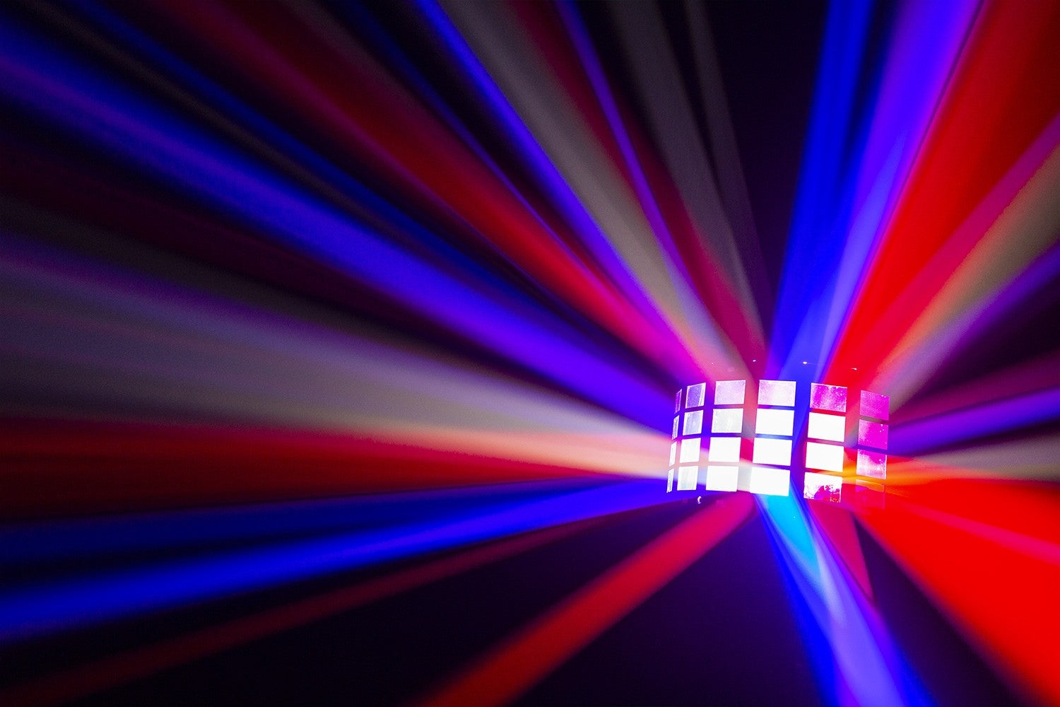 BeamZ DerbyStrobe LED ar DMX efektu gaisma