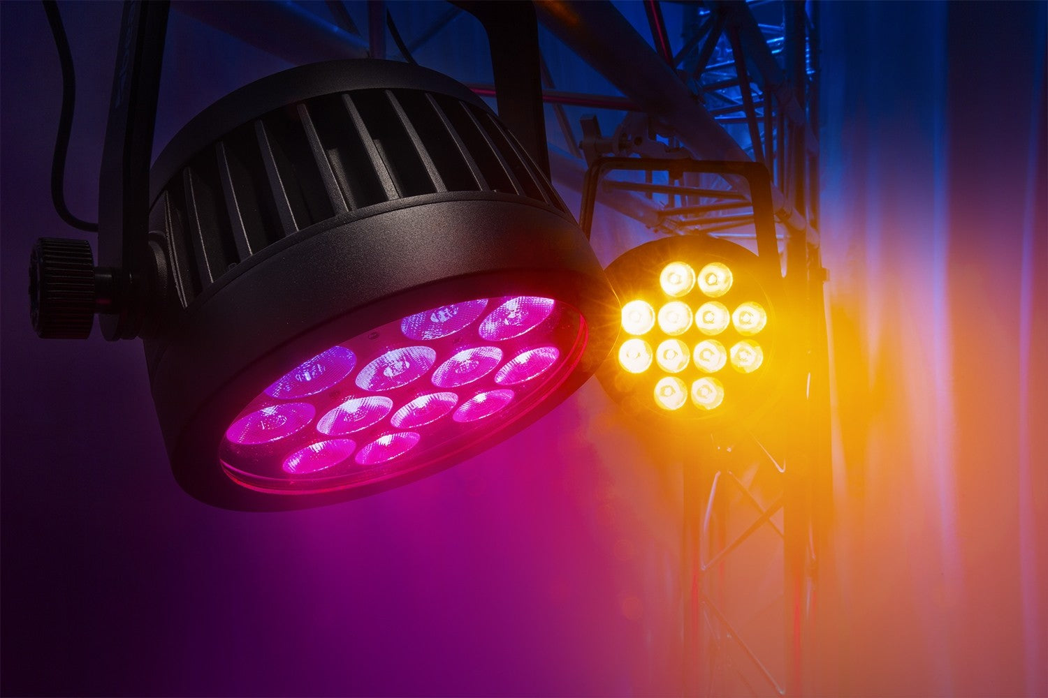 BeamZ BWA532 Alumīnija IP65 LED PAR 12x 12W prožektors