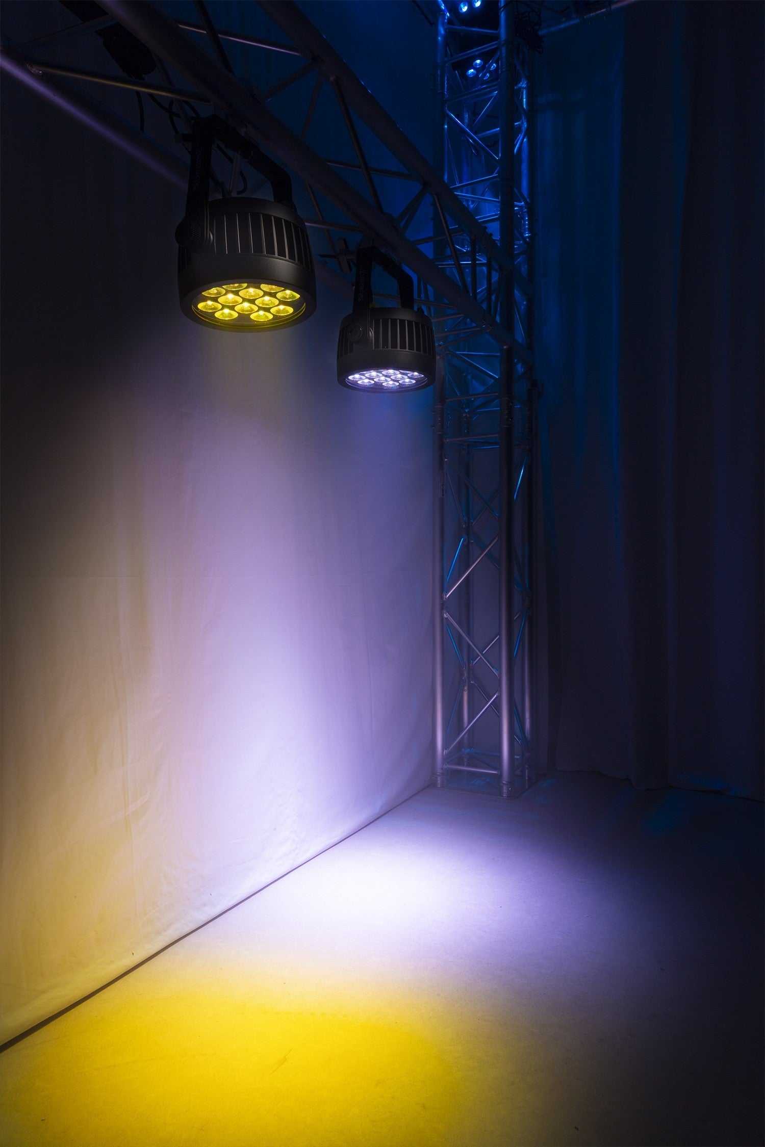 BeamZ BWA532 Alumīnija IP65 LED PAR 12x 12W prožektors