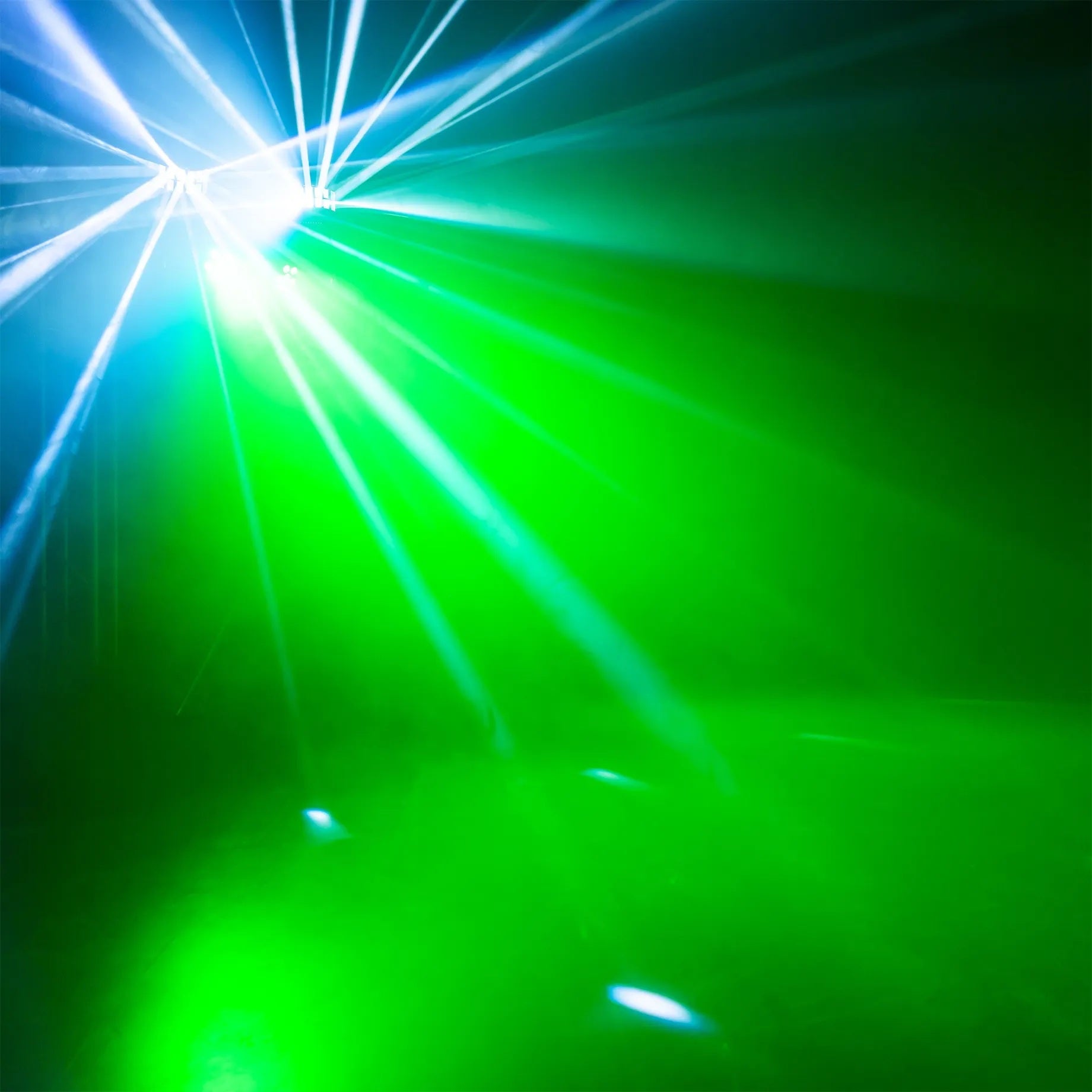 BeamZ ShowBar GO Glow ar kustīgajām galvām, Derby, PAR un Strobe efektiem