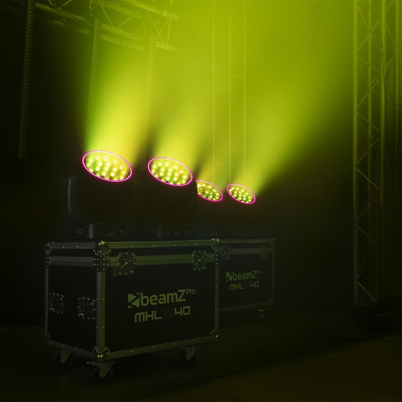 BeamZ MHL1940 LED Bee Eye 2gb kustīgās galvas ar Zoom transportkastē