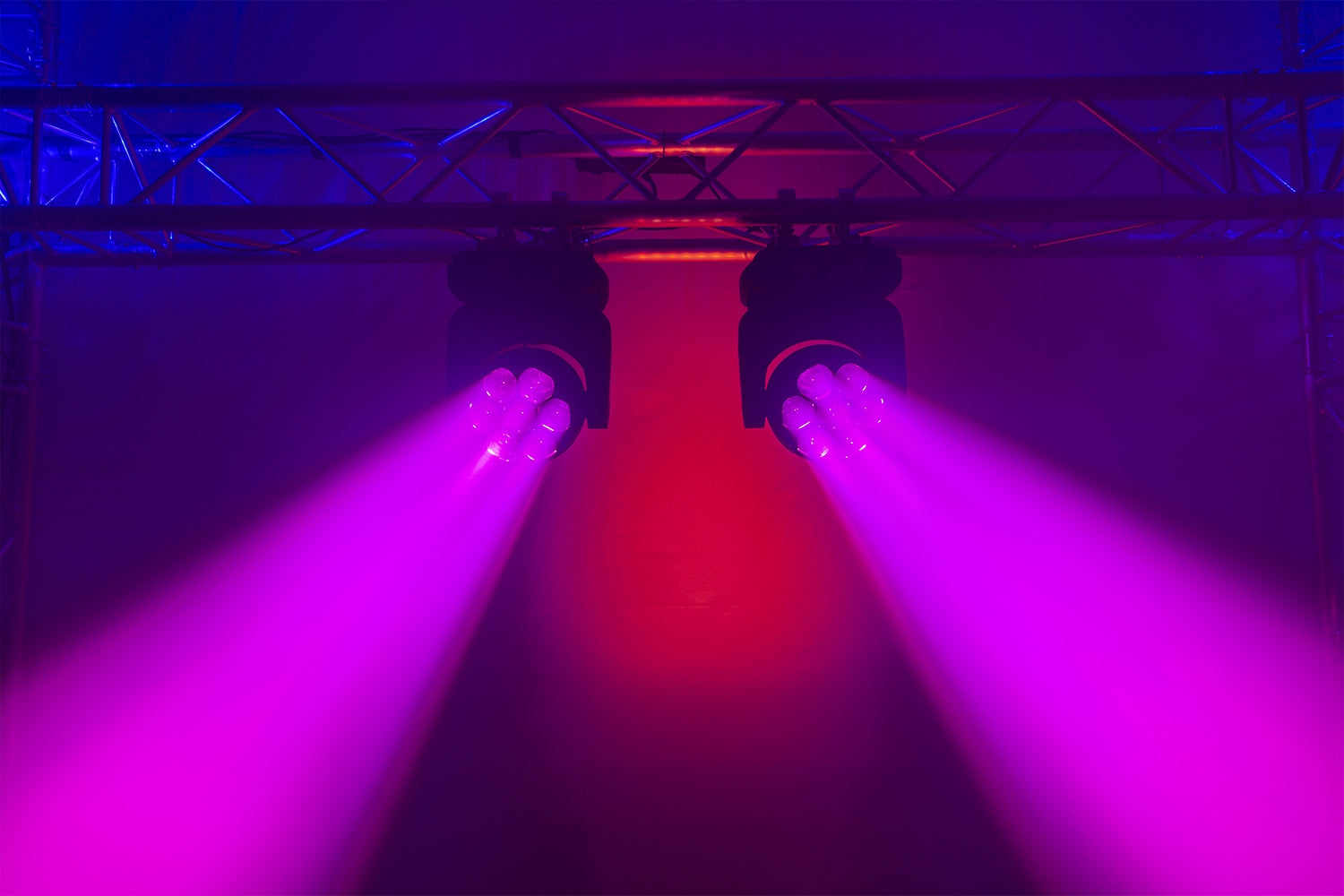 BeamZ MHL740 LED Moving Head Zoom 7x40W kustīgā galva