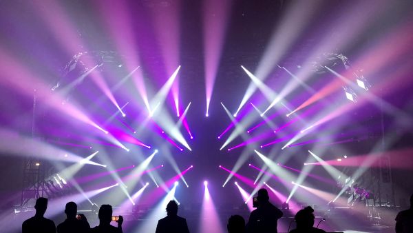 Elation professional DARTZ 360 kustīgā galva